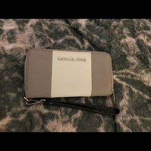 michael kors clutch